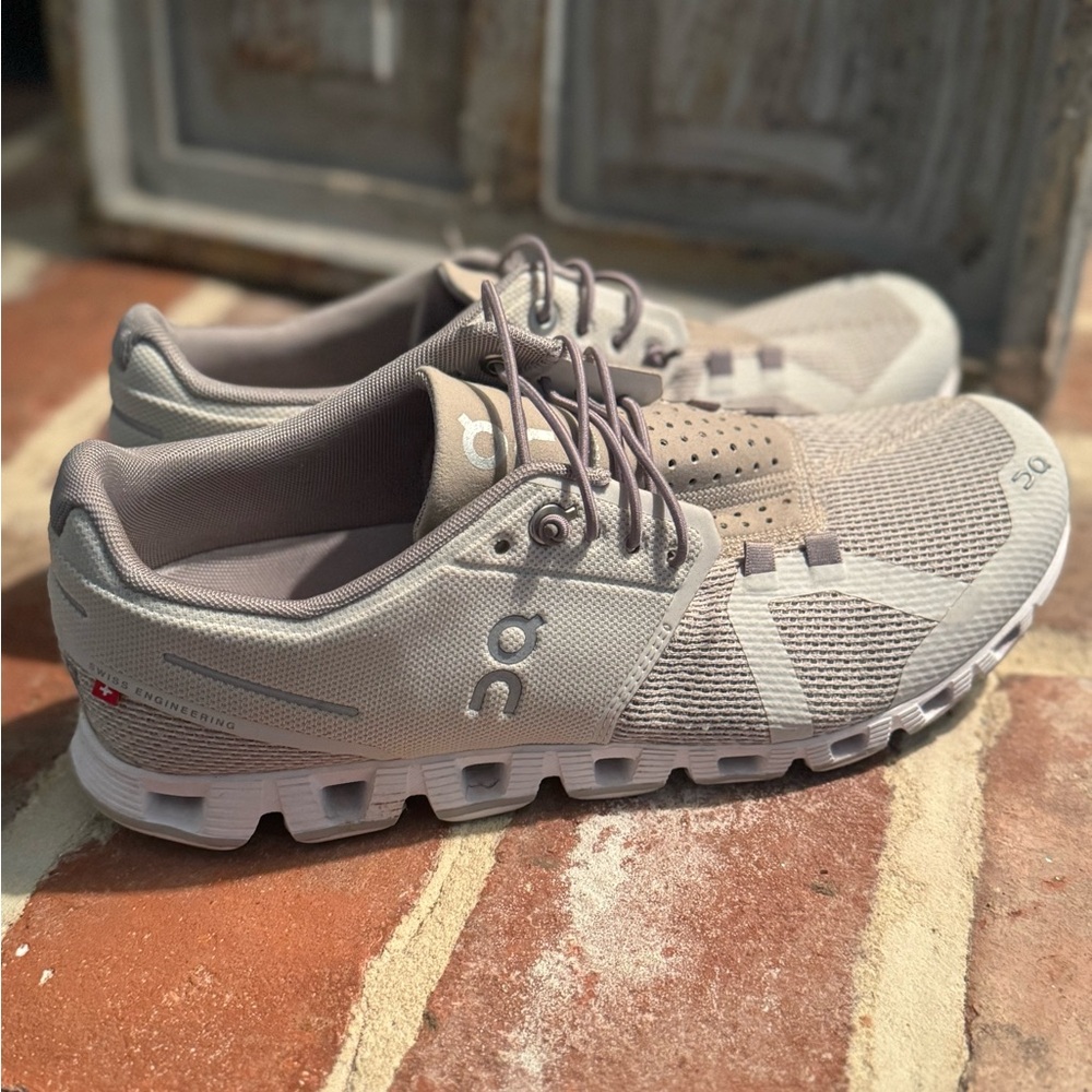 Oncloud sneakers in excellent condition
